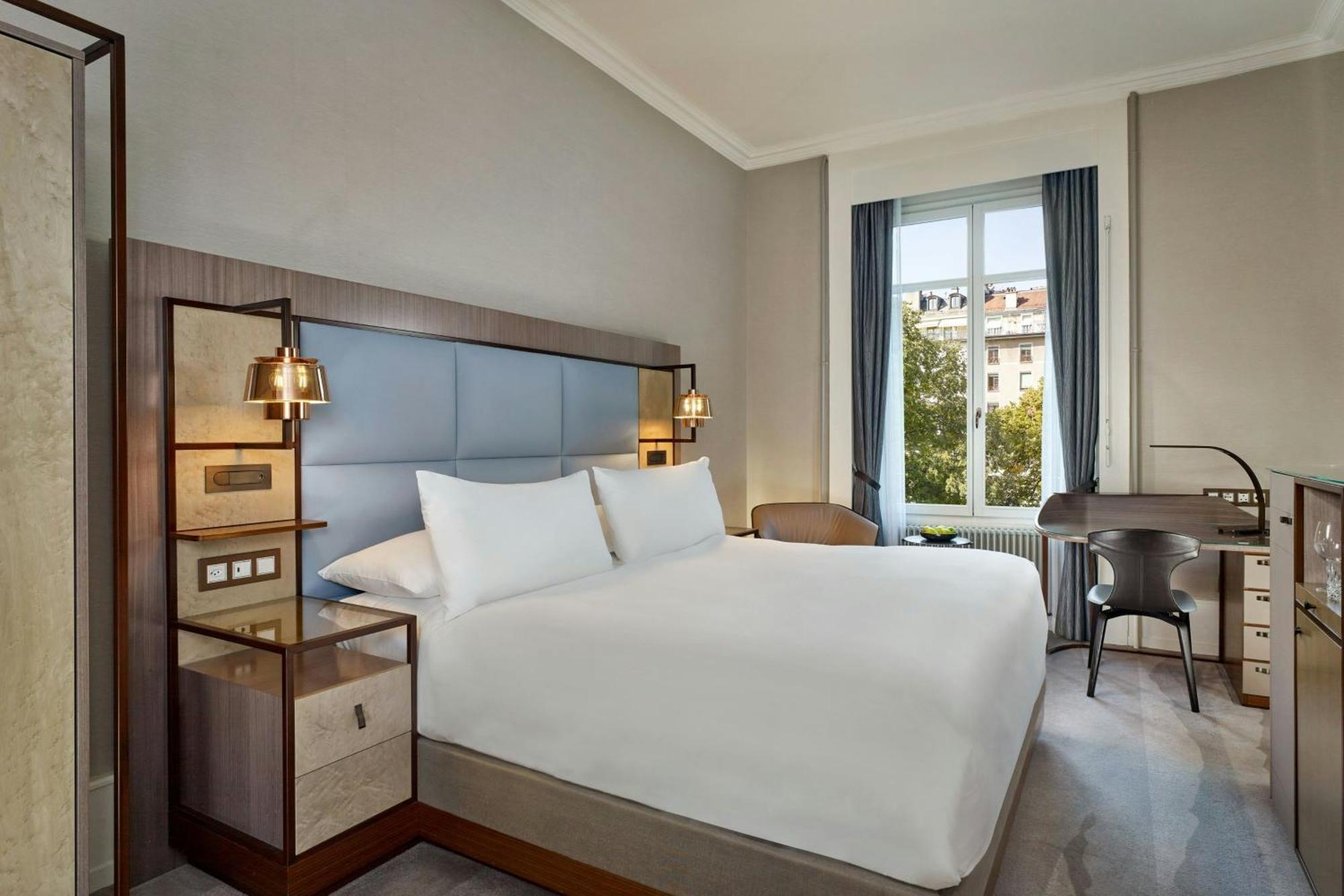 The Ritz-Carlton Hotel De La Paix, Женева Экстерьер фото